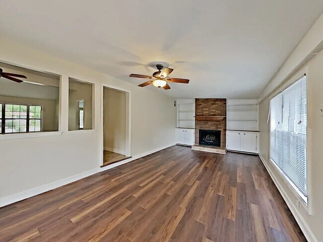 Building Photo - 778 N Elmwood Dr