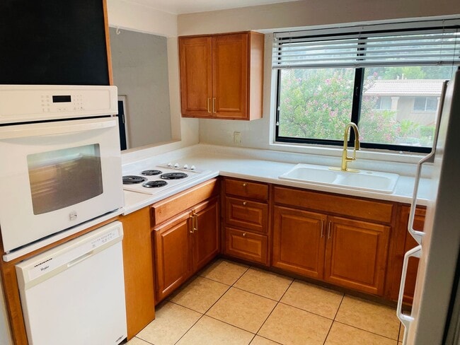 Building Photo - 50 Chaparral Dr