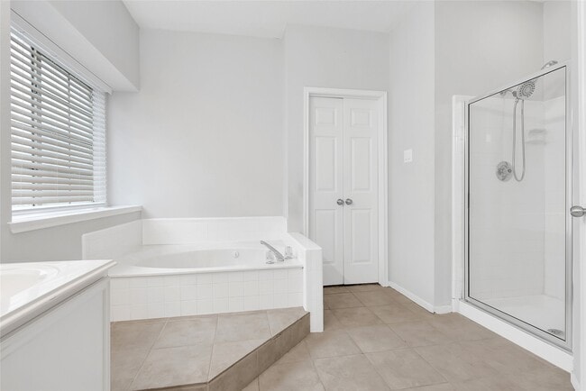 Building Photo - 16215 Cairngorm Ave