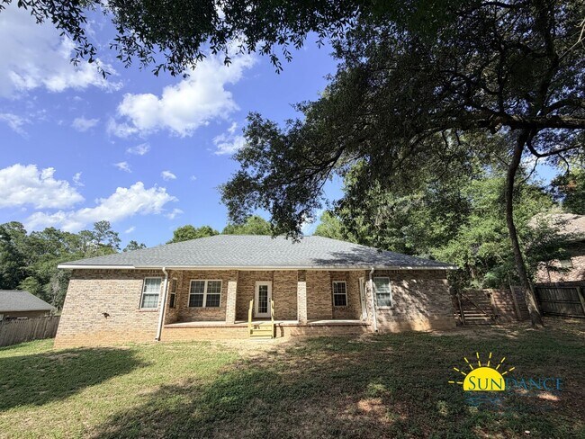 Building Photo - 213 Golf Course Dr