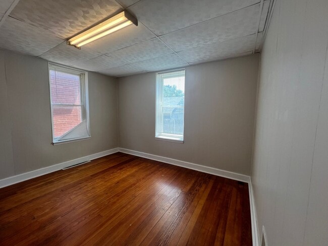 Building Photo - Charming Two Bedroom in South City with 1 Month Free Move In Special!