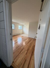 Building Photo - 4789 Ridge Ave