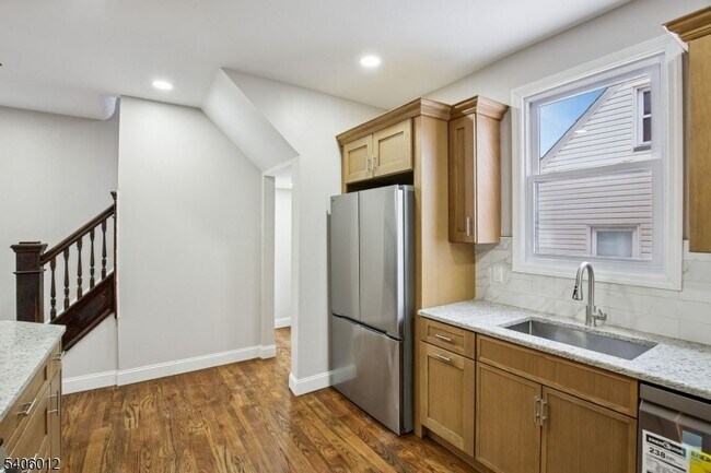 Building Photo - 99 Lincoln St