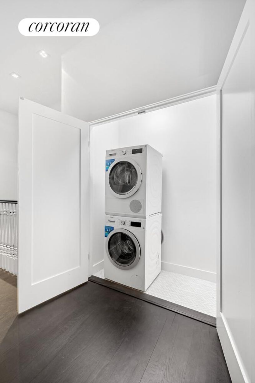 Building Photo - 105 Manhattan Ave