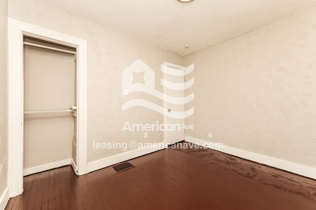 Building Photo - 921 Dennison Ave