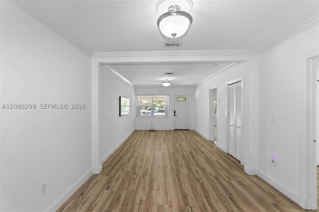 Building Photo - 2530 SW 27th St