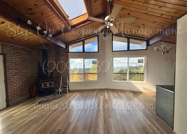 Building Photo - Delightful 3 Bed 2 Bath Home With Epic Mou...
