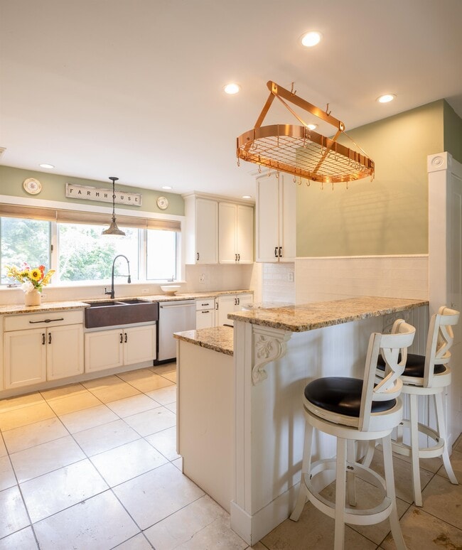 Building Photo - 37 Main Rd N