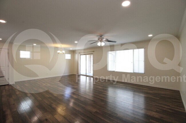 Building Photo - 139 E Bluejay Dr