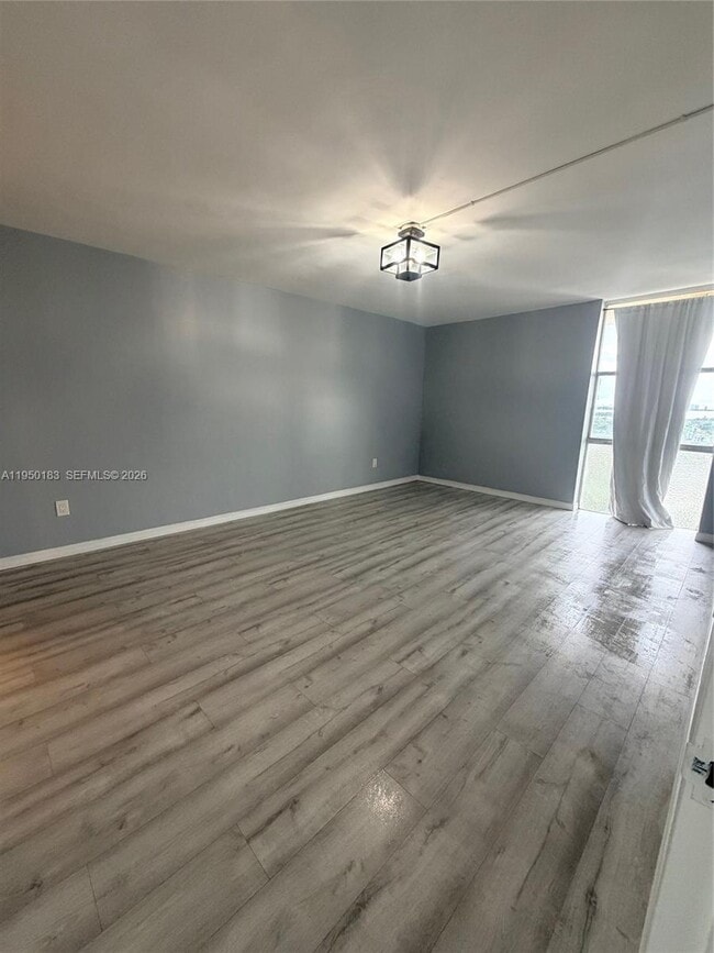 Building Photo - 2350 NE 135th St