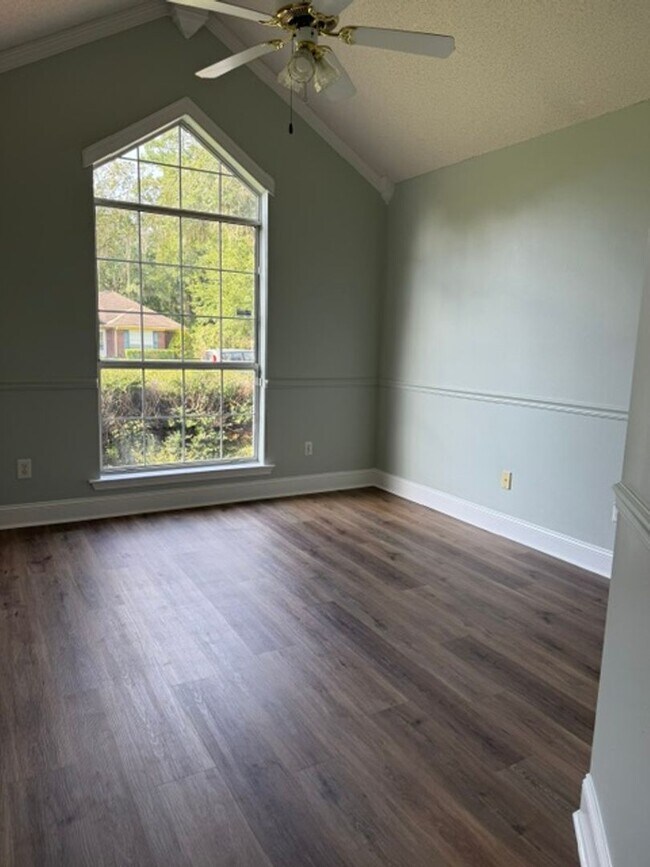 Building Photo - 1108 Montclair Dr