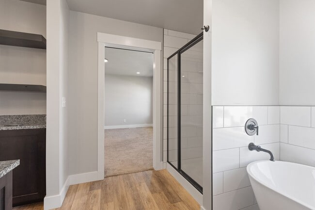 Building Photo - AMMON 3 BED 2 BATH TOWNHOME WITH 2 STALL G...