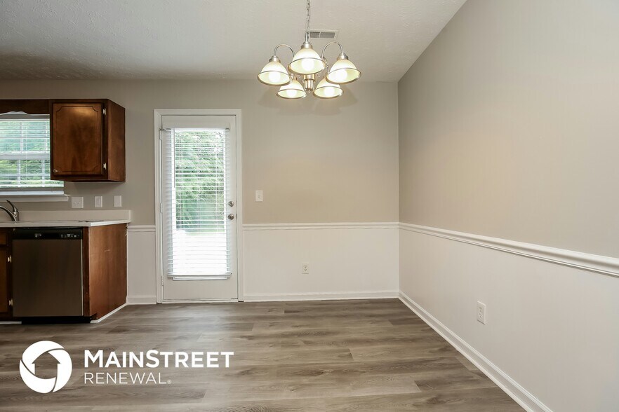 Building Photo - 352 Royal Garden Dr