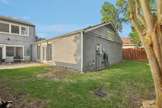 Building Photo - 14115 Briarhills Pkwy