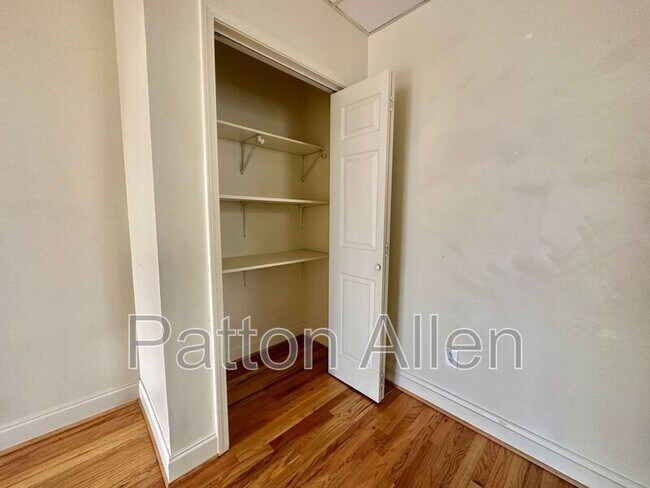 Building Photo - 43 Ravenscroft Dr