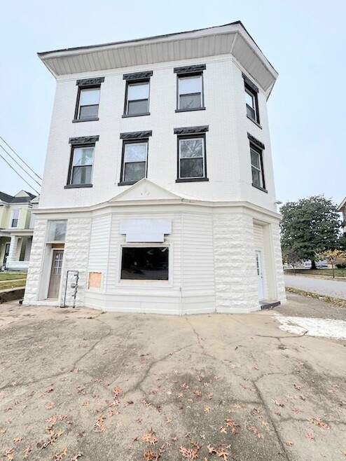 Building Photo - 3000 S 3rd St