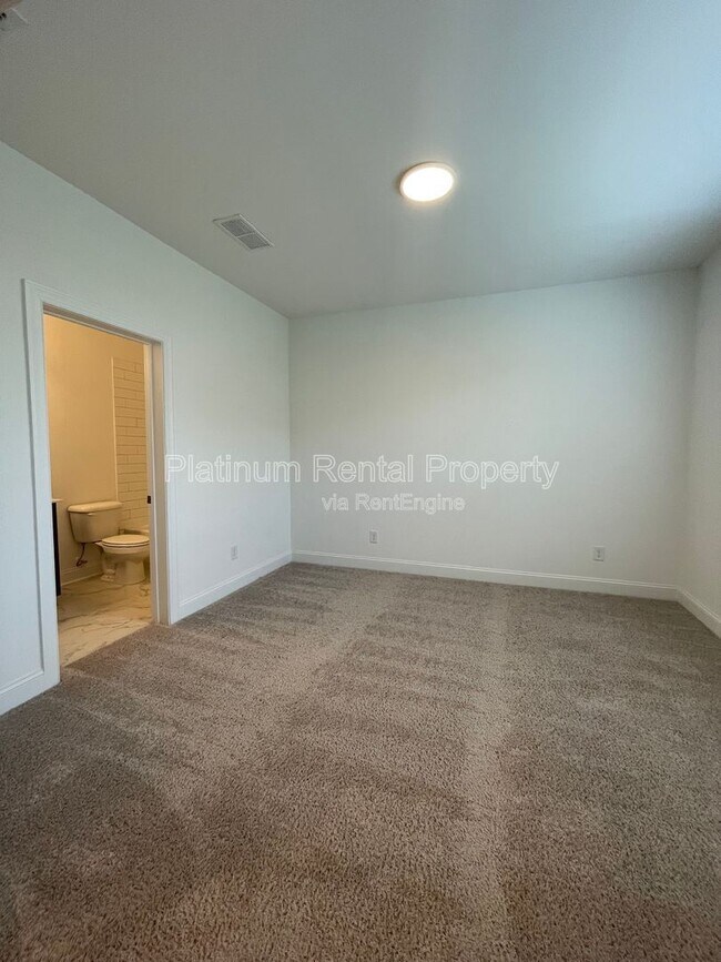 Building Photo - 5221 Riden Ct