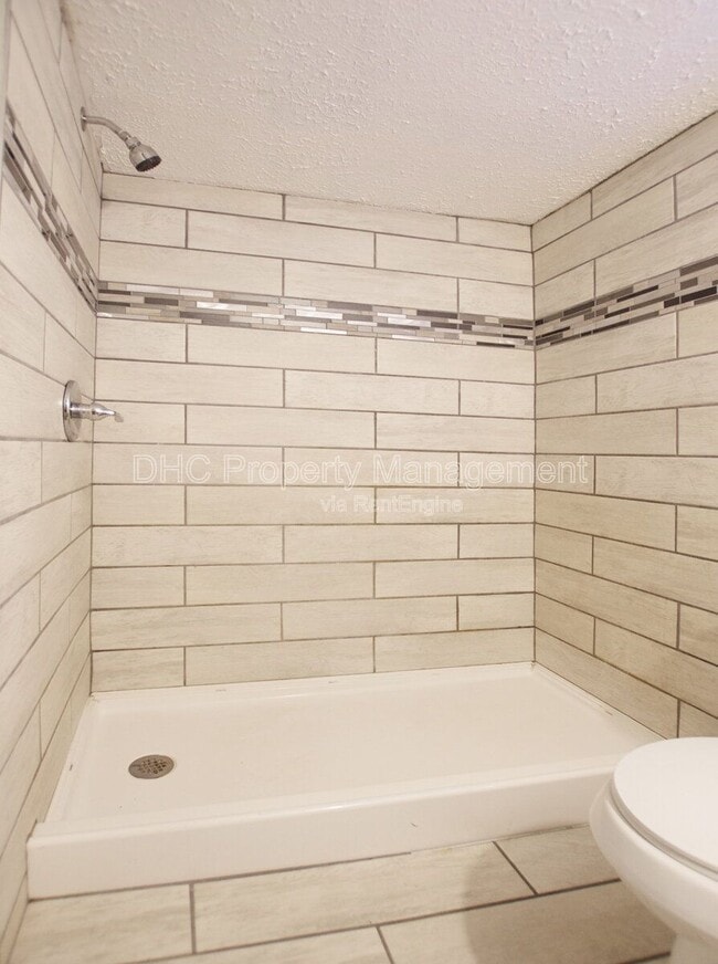 Building Photo - 1135 E Fayetteville Rd