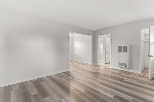 Interior Photo - 801-815 Saint Louis Avenue