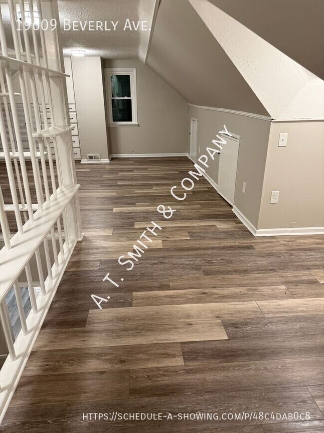 Building Photo - 19609 Beverly Ave