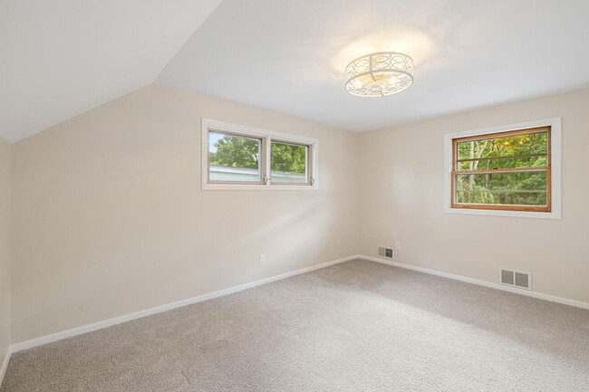 Building Photo - 4705 Highland Park Dr