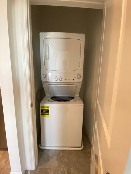 Laundry - 16024 Micelli Dr