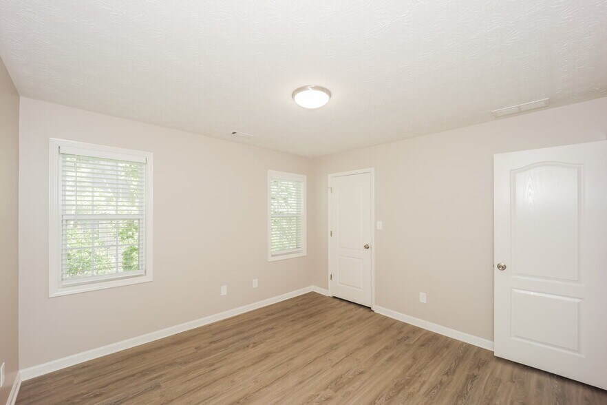 Building Photo - 220 Rock Hill Dr