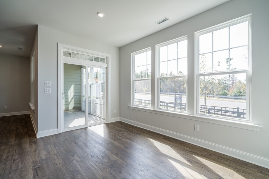 Building Photo - 304 Shale Creek Dr