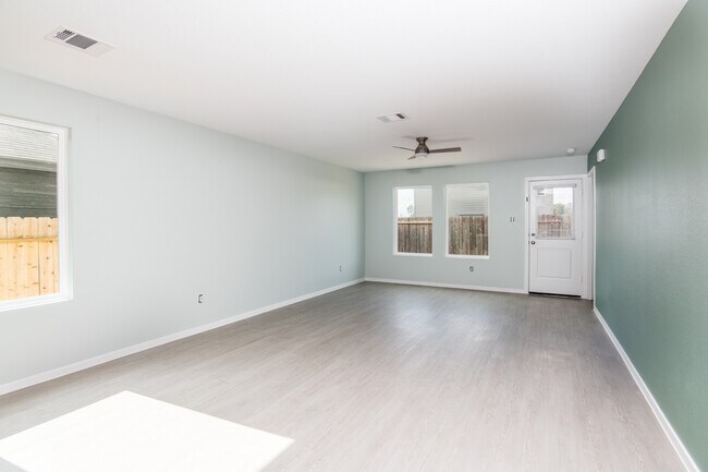 Building Photo - 14852 N Ascot Bnd Cir