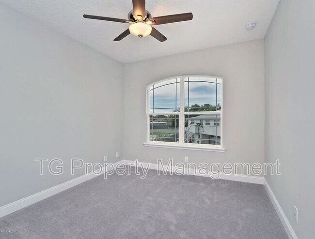 Building Photo - 2656 Almonaster St