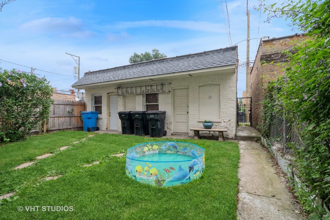 Garage 2 - 6335 N Claremont Ave
