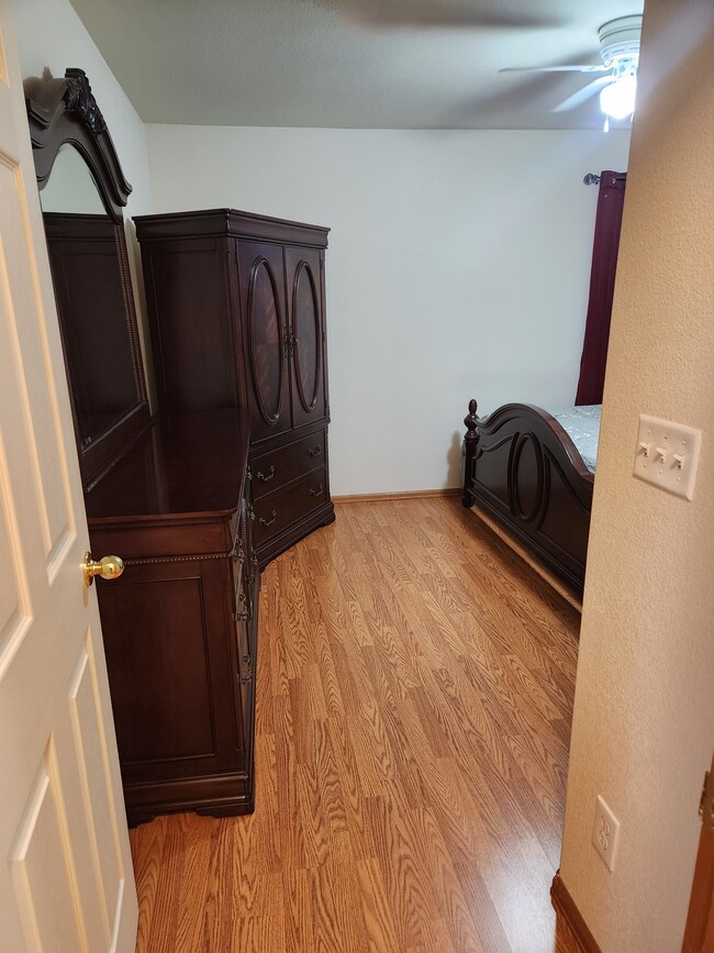 Building Photo - 4965 Universal Heights