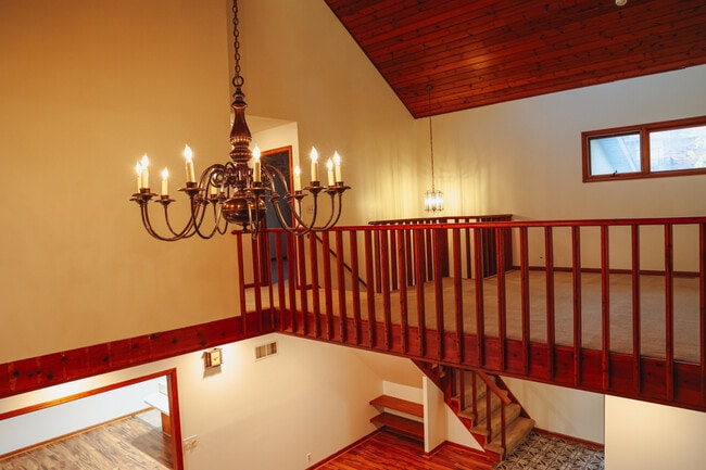 Building Photo - 101 E Hale Lake Rd