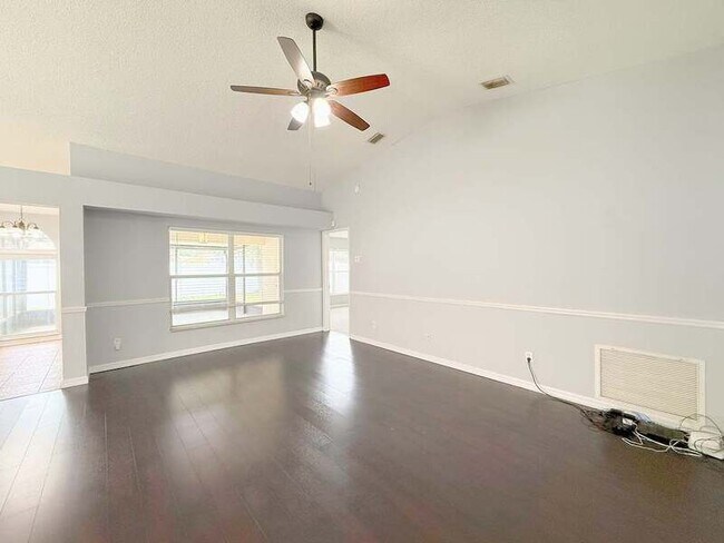 Building Photo - 1118 Hardwood Dr