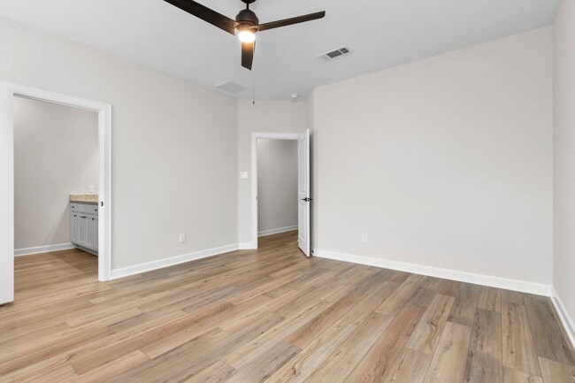 Building Photo - 1111 Whispering Winds Dr