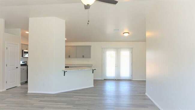 Building Photo - 523 N Leonardo De Vinci Dr