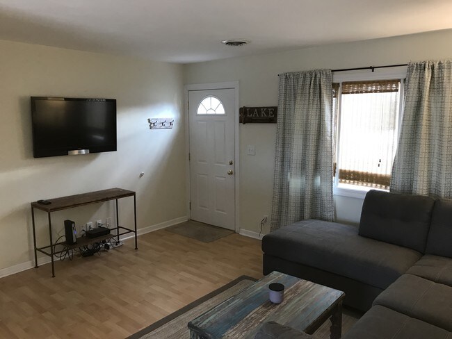 Building Photo - 109 N Eagle St