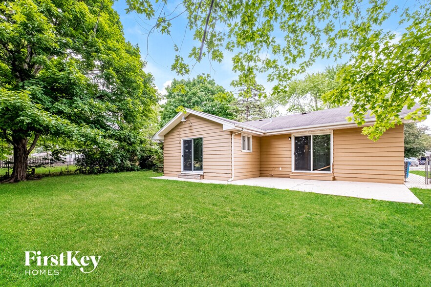 Building Photo - 1770 Lily St