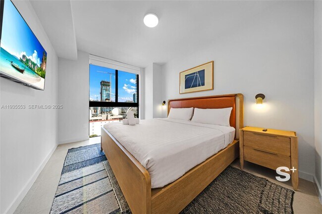 Building Photo - 11 NE 6th St