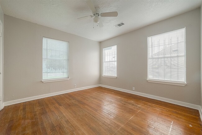 Building Photo - 1114 Cresline St