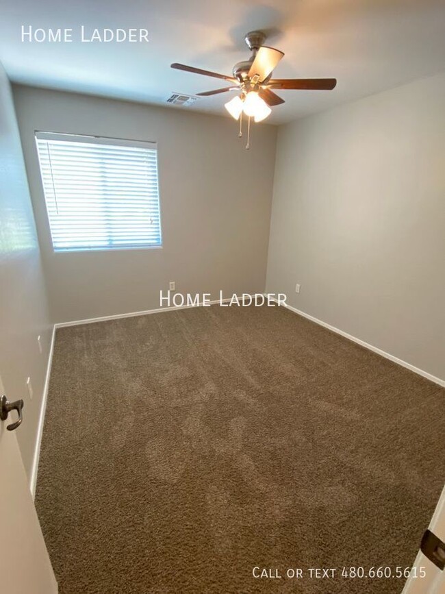 Building Photo - $500 off first month!  Great 3 Bedroom 2.5...