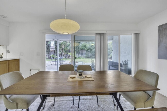 Building Photo - FULLY FURNISHED Mid-Century Modern 3 Bed R...