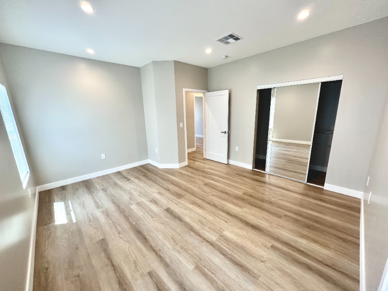 Building Photo - 8436 Oakdale Ave