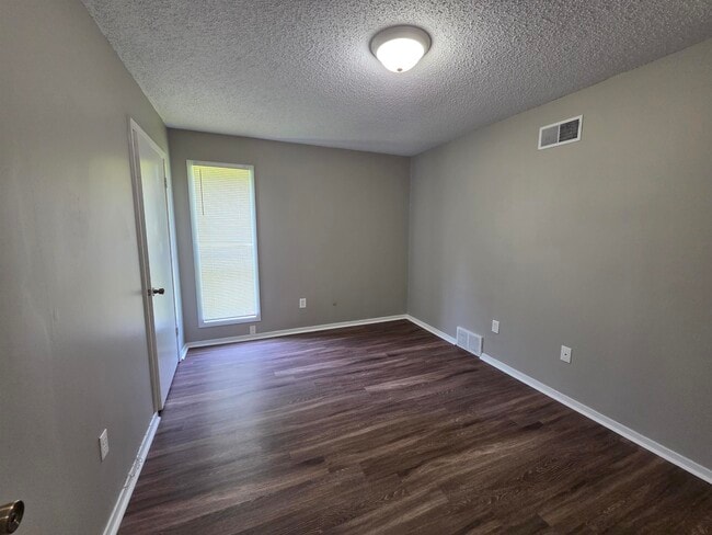 Building Photo - 6369 Golden Park Dr