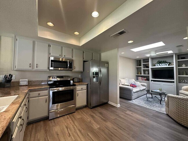 Building Photo - 4 Hermosillo Ln