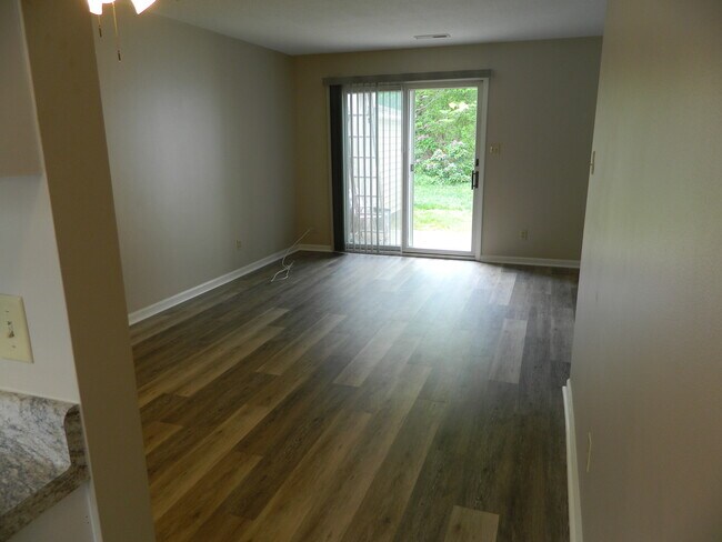 Building Photo - 75 Franklin Parke Ct