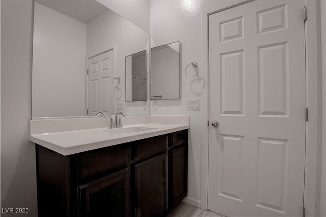 Building Photo - 5730 Sky Pointe Dr