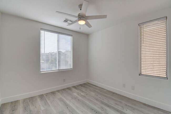 Building Photo - BEAUTIFUL 2 STORY SINGLE FAMILY HOME WITH 3 BEDROOMS AND 2.5 BATHS LOCATED IN SOUTHWEST