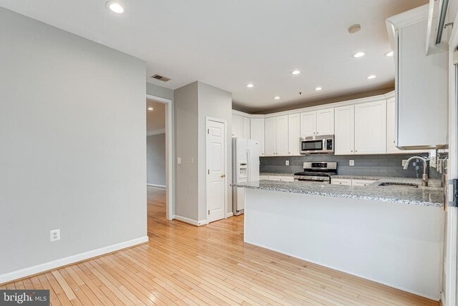 Building Photo - 8872 Ashgrove House Ln