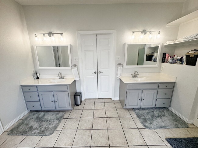 Building Photo - Beautiful Keene Home - 5 Bedroom, 2.5 Bath